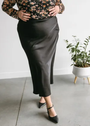 SLEEK MIDI LENGTH SKIRT IN BLACK