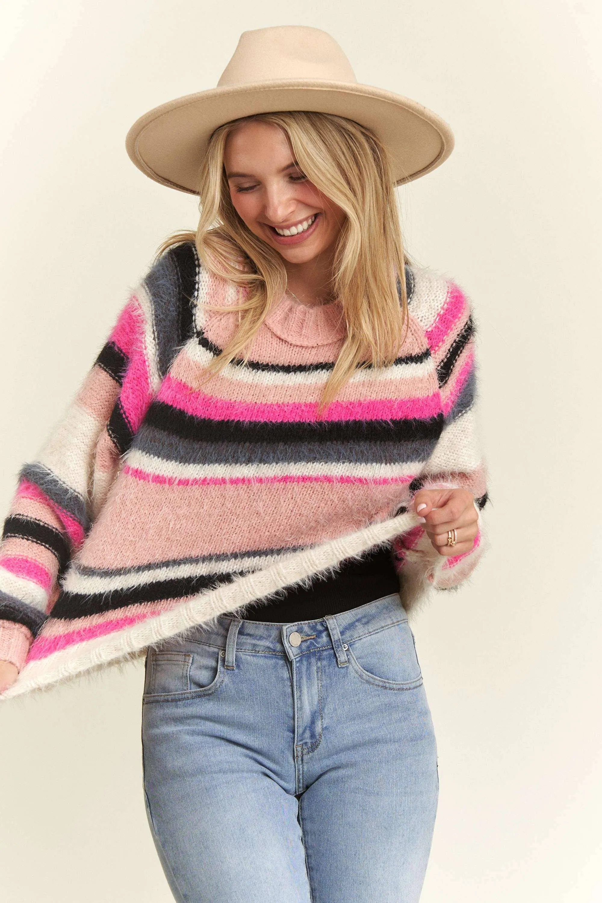 STRIPE PATTENED FUZZY SWEATER TOP