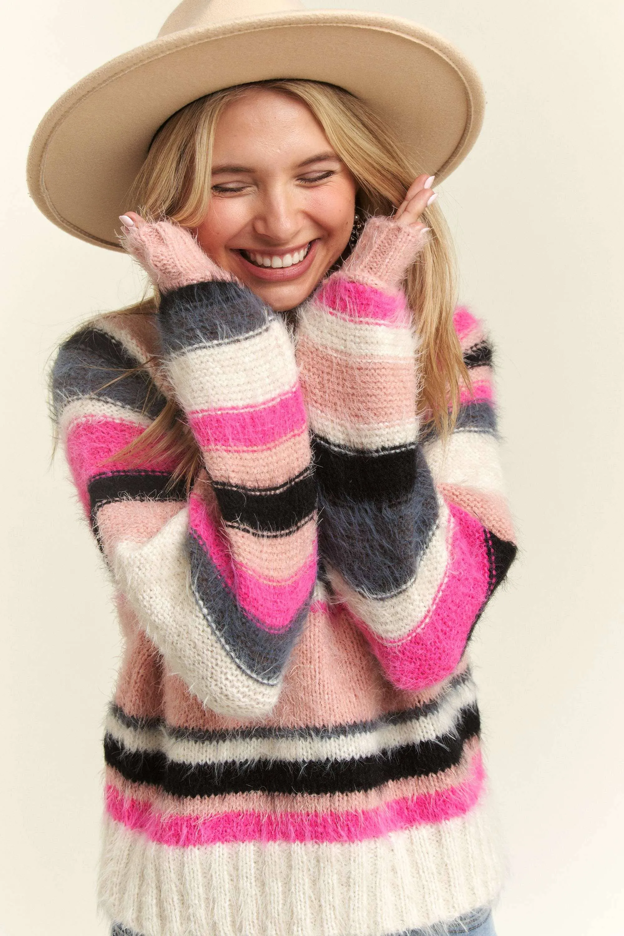STRIPE PATTENED FUZZY SWEATER TOP